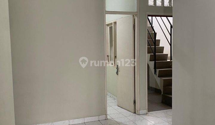 Rumah 2 Lantai Taman Ratu Dijual Murah Dan Cepat 2