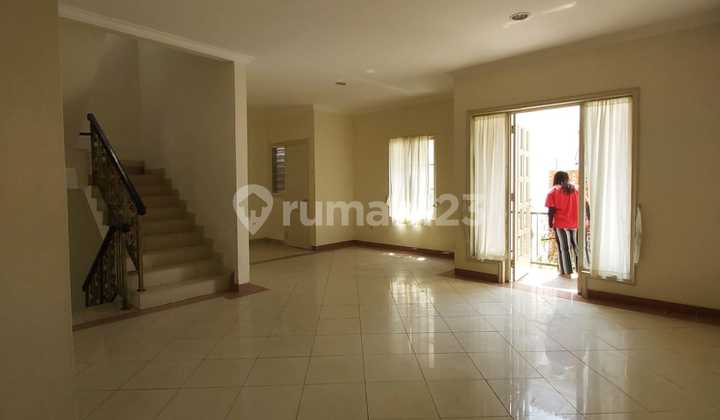 Beach House in Pantai Indah Kapuk for Rent at a Low Price