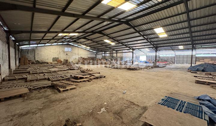 Kapuk Poultry Warehouse For Rent Quickly