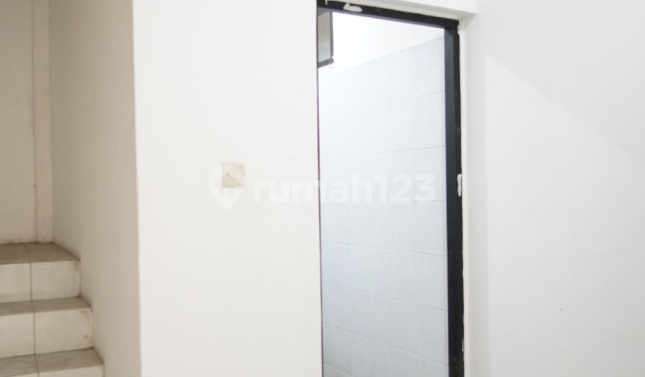 Jual Ruang Usaha 684 m Surya Sumantri 3 Lantai Strategis 2