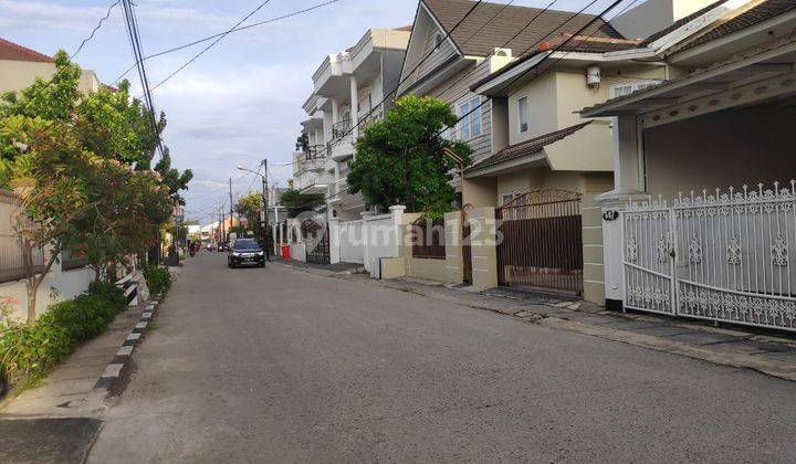 Rumah di komplek selangkah ke toll dan LRT Jatibening