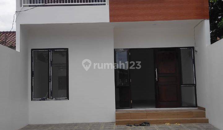 Rumah di komplek selangkah ke toll dan LRT Jatibening