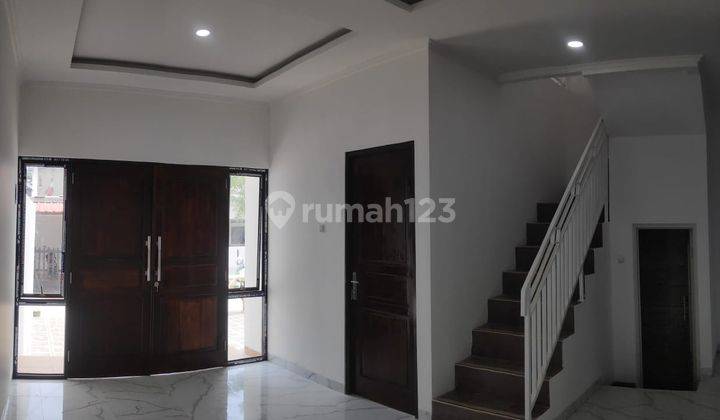 Rumah di komplek selangkah ke toll dan LRT Jatibening