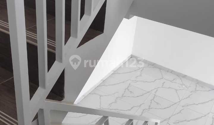 Rumah di komplek selangkah ke toll dan LRT Jatibening