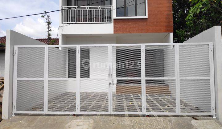 Rumah di komplek selangkah ke toll dan LRT Jatibening