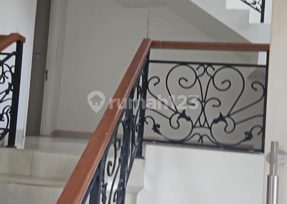 Rumah Hook L7 Cluster Elista, Gading Serpong, disewakan murah 2
