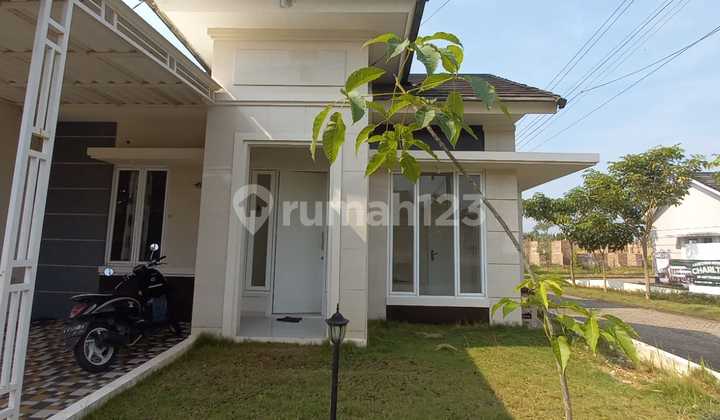 Ready-to-Occupy House with Hook Position in Cilegon; Price Below Market Ready-to-Occupy House with Hook Position in Cilegon; Price Below Market