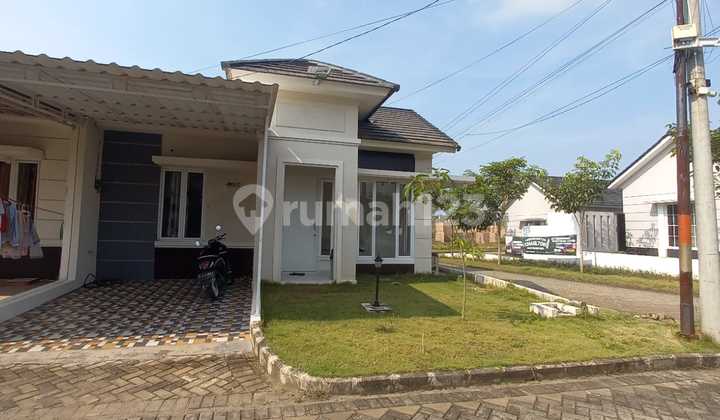 Ready-to-Occupy House with Hook Position in Cilegon; Price Below Market Ready-to-Occupy House with Hook Position in Cilegon; Price Below Market