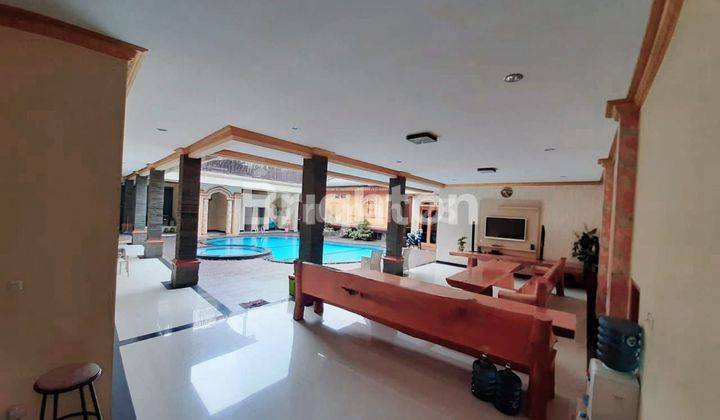 VILA KAYU DENGAN SWIMMING POOL HANJAWAR 2