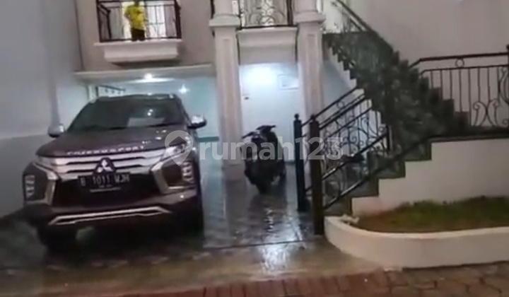 New 3.5-Storey Ready-to-Occupy House. Jagakarsa, South Jakarta. Peaceful Price.