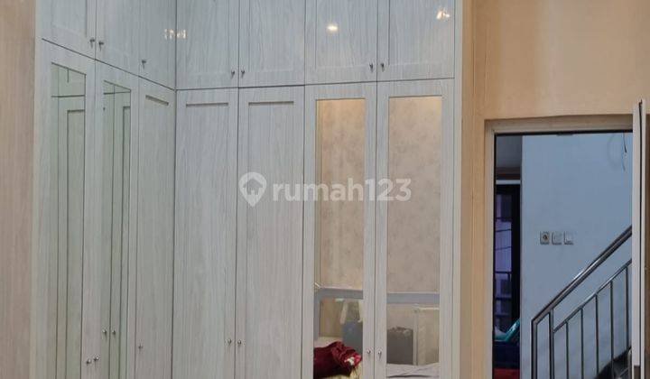 Rumah Cantik 2,5LT, Semi Furnish, Jakarta Barat,Murah  2