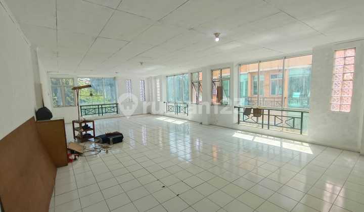 Ruko Hook Lebar Spt 2 Ruko.di Taman Palem. Jakarta Barat