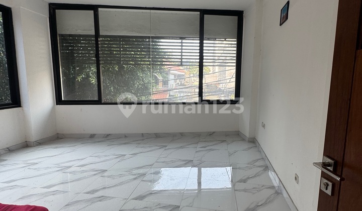 Ruko 4 Lantai Jl. Kaji Jak Pus. Siap Pakai Dg Msg2 Lantai Dpt Akses