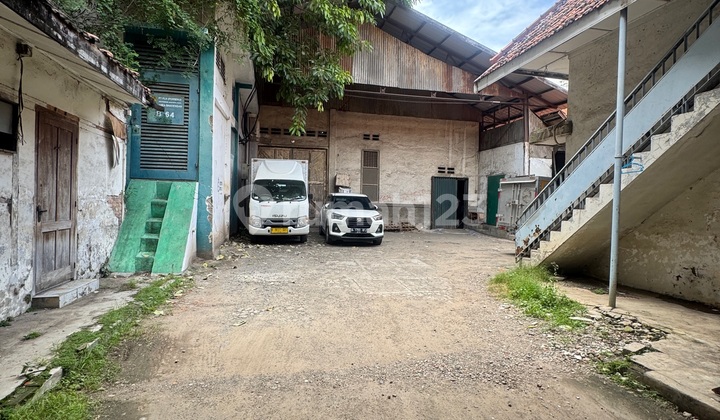 Gudang Tua di Tiang Bendera Roa Malaka. Dibwh NJOP Gudang Tua di Tiang Bendera Roa Malaka. Dibwh NJOP