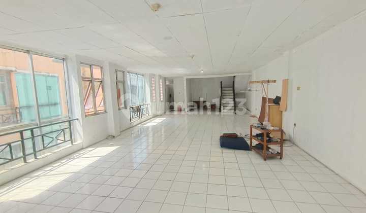 Shop House Hook Wide Like 2 Shop Houses. in Taman Palem. West Jakarta 2