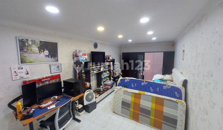 Rumah 2 Lantai Taman Palem Jakarta Barat. Mura