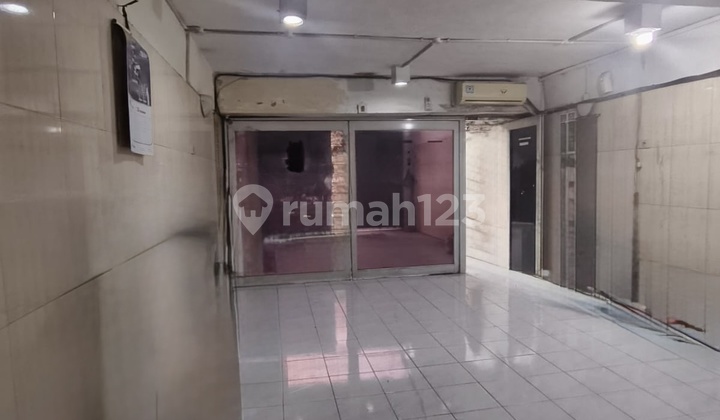 Ready-to-Live Shophouse Near Jelambar Beach. Aladin Street. Affordable.