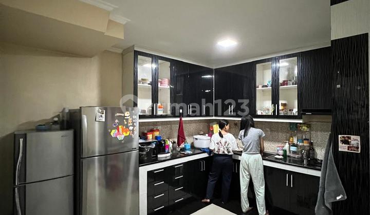 Rumah Green Court 2.5 Lantai Siap Huni. Lingkungan Aman Bersih 2