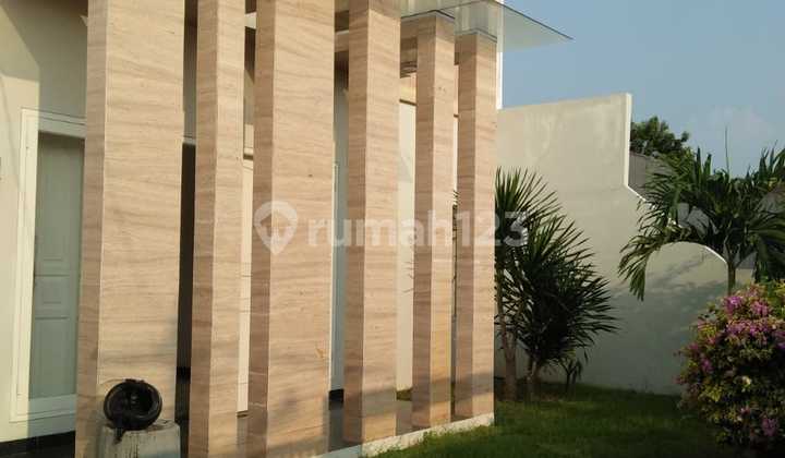 Rumah Rapi Siap Huni +Kolam Renang. Joglo. 2