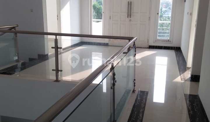 Rumah Rapi Siap Huni +Kolam Renang. Joglo.