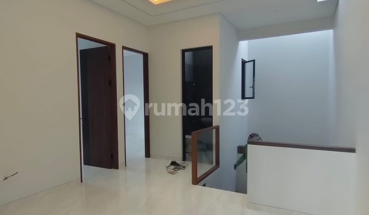 Great House New Fresh Minimalist Modern Manyar Indah 2