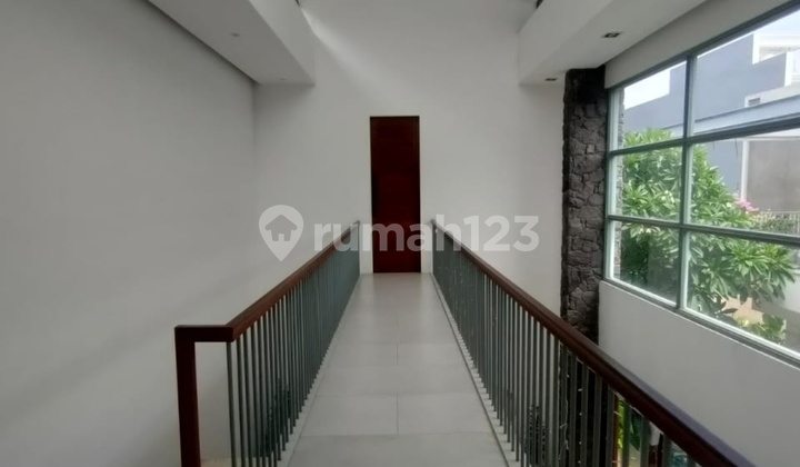 Rumah Minimalis dengan Konsep Villa Siap Huni di Pakuwon City 2