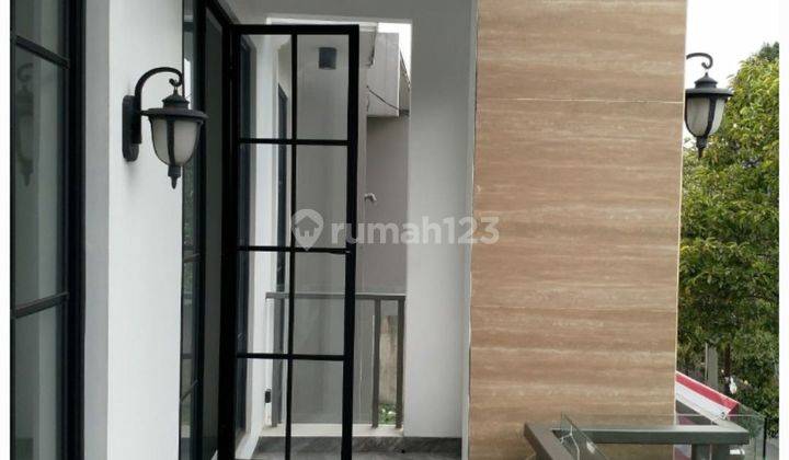 Rumah Dua Lantai Minimalis Di Batununggal Indah 2