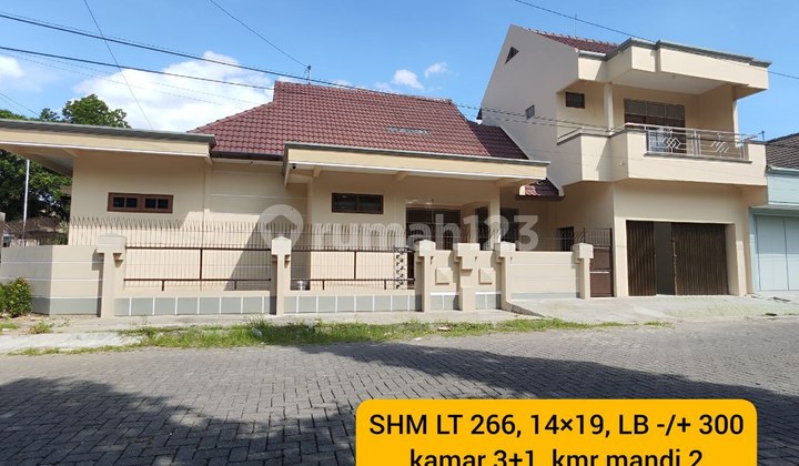 Disewakan Rumah Nyaman di Daerah Solo Baru 1