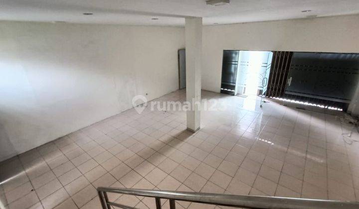 Ruang usaha lokasi bagus pinggir jalan di Badran Solo 3