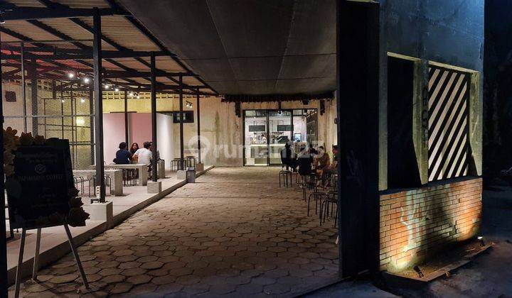 Ruang usaha eks. Kafe sekitar kampus UMS Pabelan Solo  3