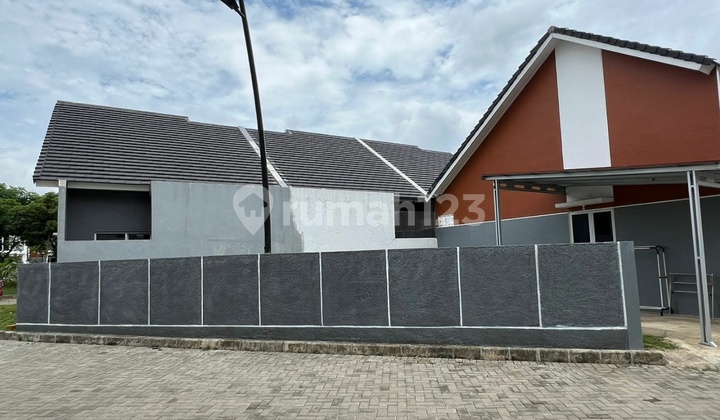 Ready-to-occupy house in Aryana Karawaci Housing, Tangerang. 2