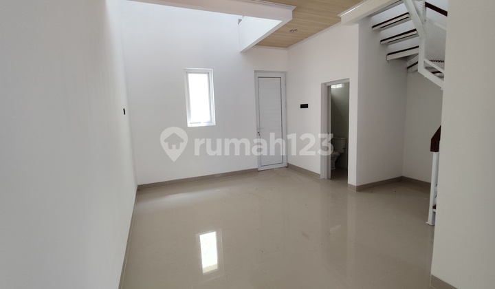 Rumah 2 Lantai Jakarta Selatan Dekat Halte Busway 2