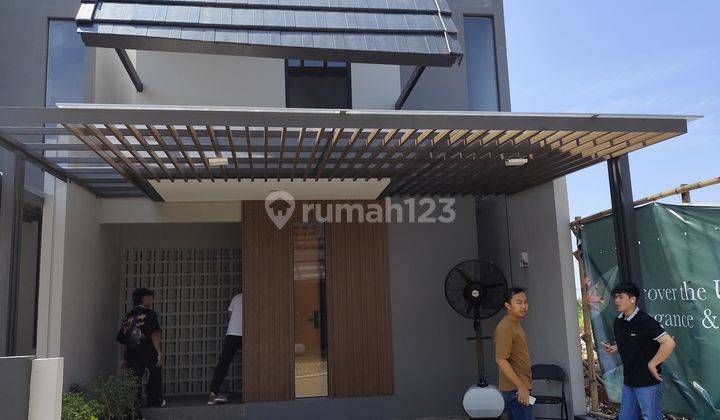 Rumah Bagus 2 Lantai 3 Kamar Tidur Di Ciater Dekat Exit Toll