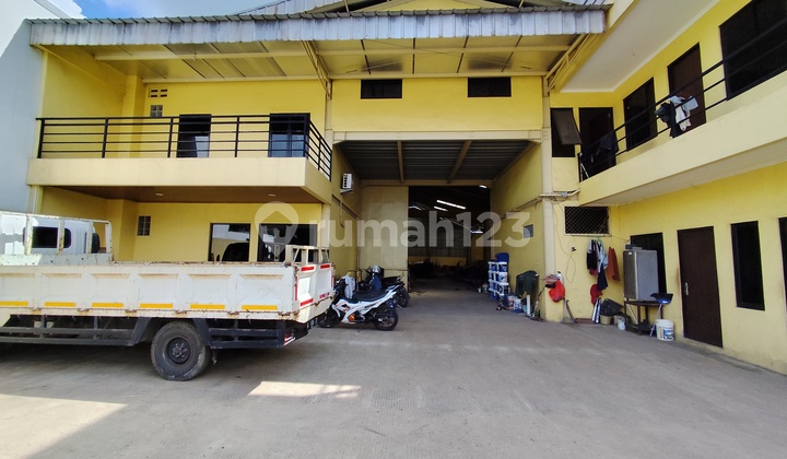 Ready-to-Use Warehouse with Employee Mess at Pasar Kemis Tangerang