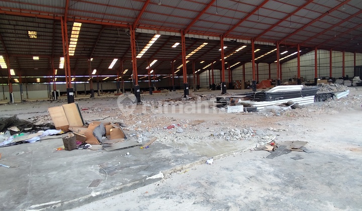 Large Warehouse Ready to Use Suitable for Various Businesses