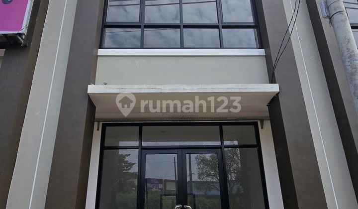 shop house for takeover, ready for business, located on a busy street with boulevard access in Aryana Karawaci housing. shop house for takeover, ready for business, located on a busy street with boulevard access in Aryana Karawaci housing.