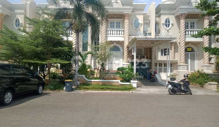 Classic Style House in Strategic Cluster Location West Jakarta Classic Style House in Strategic Cluster Location West Jakarta
