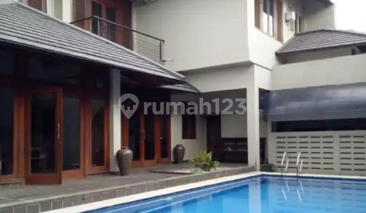 Rumah Megah Ada Kolam Renang Stategis Lt515 di Komp. Iptn Cibubur Rumah Megah Ada Kolam Renang Stategis Lt515 di Komp. Iptn Cibubur