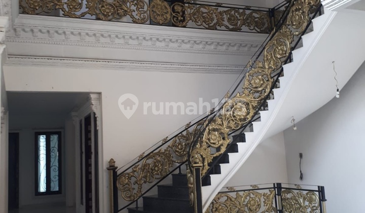 Rumah Siap Huni Megah Ada Kolam Renang lt 702 di Jl.kramat Jakpus