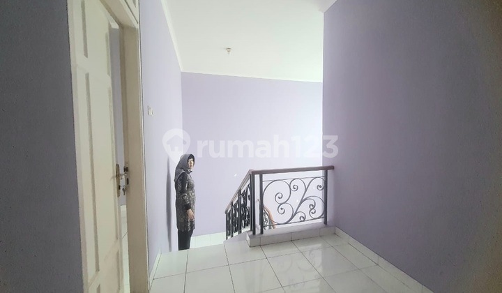 Ready-to-Occupy 2-Story House for Rent, Good Condition, Kota Wisata, Land 200 Building 180, Negotiable 2