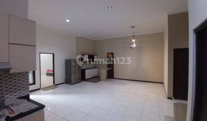 Dijual rumah dengan interior modern di perumahan permata semeru dekat dengan akpol  2