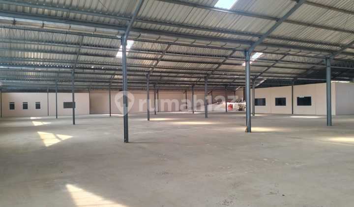 Warehouse for Sale Cheap Ready to Use in Bubakan Village, Mijen Area 8250m² 1