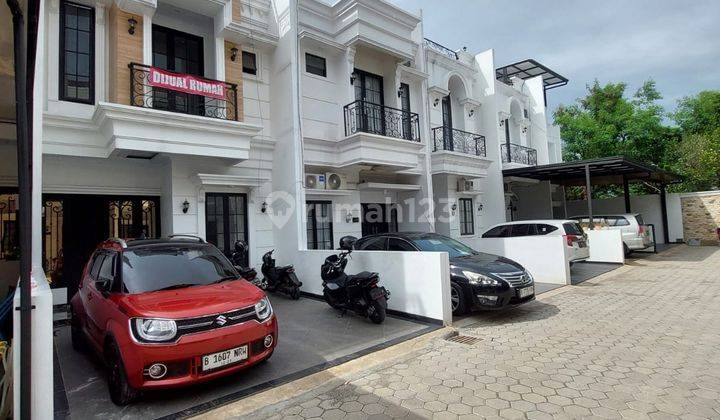 Rumah Baru 3 Lantai Cantik Dan Mewah Design American Classic 2