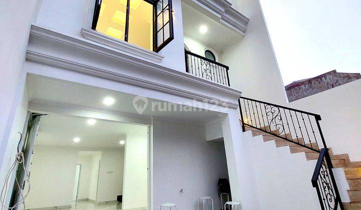 Brandnew Modern Classic House 3.5 Lantai Tebet 1