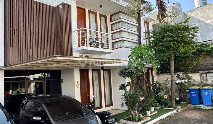 Rumah Dengan Desain Arsitektur Unik Dalam Townhouse Eksclusive 1