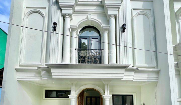 Rumah Mewah Lux Classic Victorian Elegant 3 Lantai Jagakarsa 1