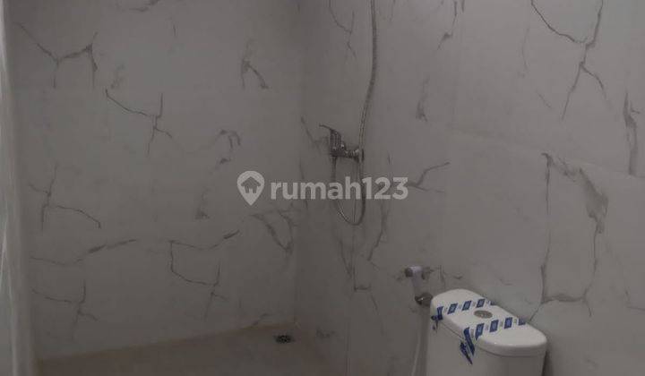 Rumah 2 lantai samping Grand Wisata Harga Terjangkau 10