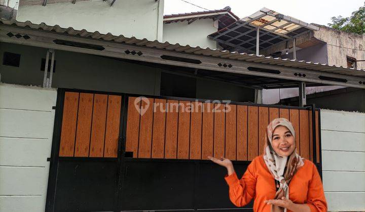 Rumah Dan Pavilium Di Hoek Samping Sekolah Jakarta Timur 1