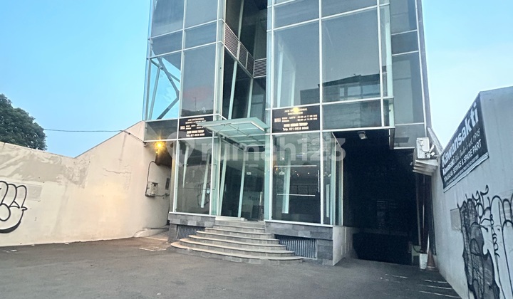 Gedung 3 Lantai Siap Huni Pinggir Jalan Raya Utama Bekasi Samping Mall