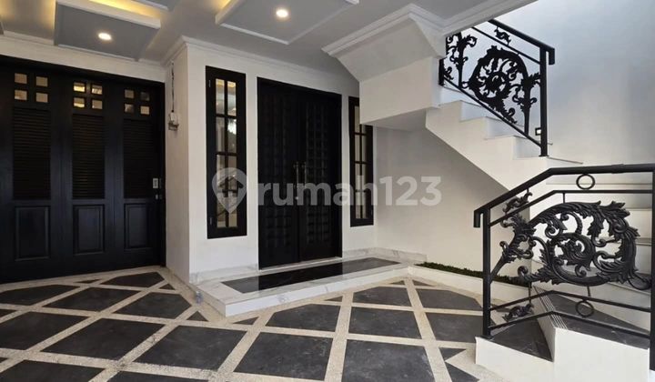 Rumah Jagakarsa Siap Huni Model American Classic  2